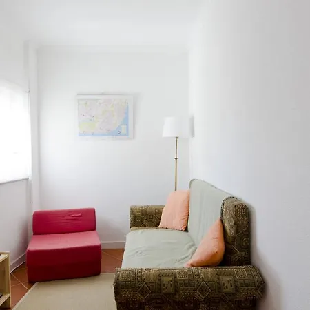 With Courtyard In Alfama Lisboa
